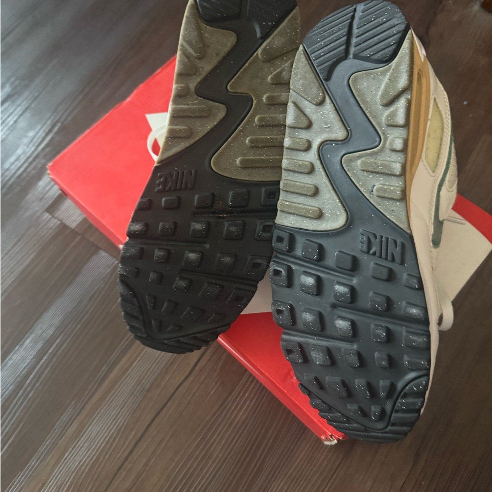 Nike Air Max 90 SE Women's Sneakers - White and Green with OG box $FIRM$ - Picture 9 of 9